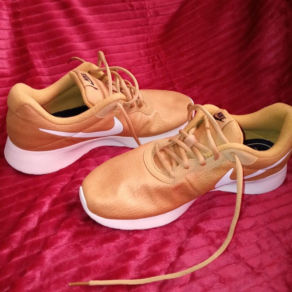 Shoes - Picture 6 of 15